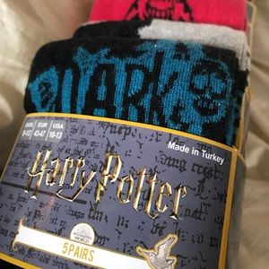 NWT 5 pairs of Harry Potter men’s socks. Rare